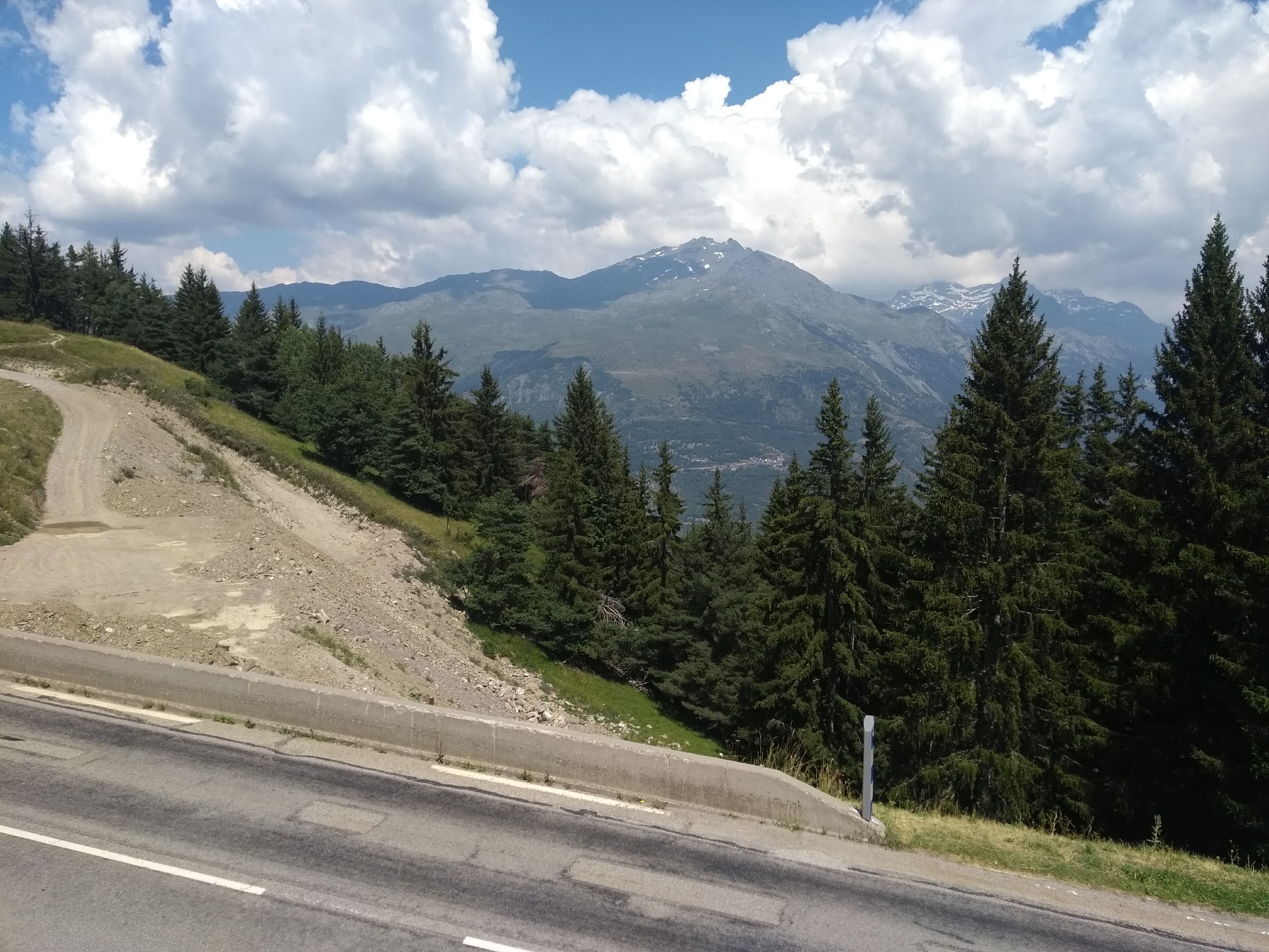 Ein Blick vom Pass Col du Télégraphe in den Westen